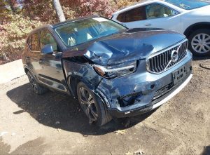 2019 Volvo XC40 Inscription Auto z USA - zdjęcie 1