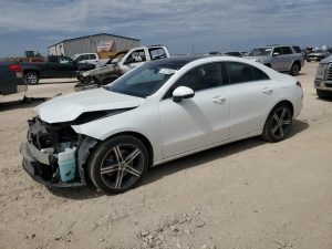 2020 Mercedes-Benz CLA250 Auto z USA - zdjęcie 2