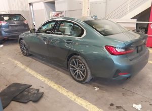2021 BMW 330i XDrive Auto z USA - zdjęcie 3