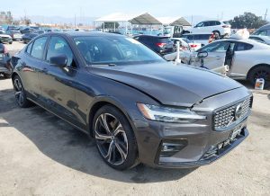 2024 Volvo S60 Plus Dark Auto z USA - zdjęcie 1