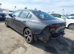 2024 Volvo S60 Plus Dark Auto z USA - zdjęcie 3