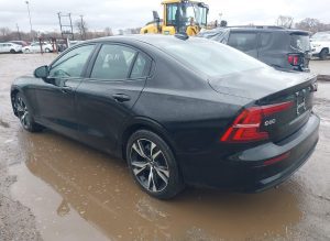 2023 Volvo S60 Core Auto z USA - zdjęcie 3
