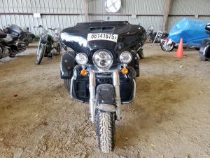 2022 Harley-Davidson FLHTCUTG Motocykl z USA - zdjęcie 2