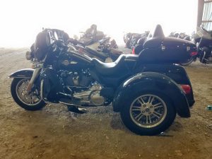 2022 Harley-Davidson FLHTCUTG Motocykl z USA - zdjęcie 3