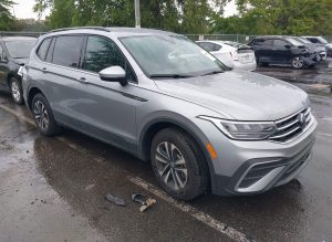 2024 Volkswagen Tiguan S Auto z USA - zdjęcie 1