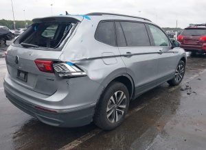 2024 Volkswagen Tiguan S Auto z USA - zdjęcie 4