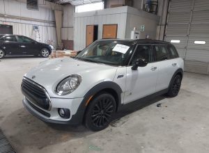 2019 Mini Clubman Cooper Auto z USA - zdjęcie 2