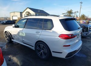 2022 BMW X7 M50i Auto z USA- zdjęcie 3