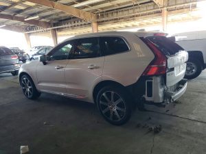 2021 Volvo XC60 Inscription Auto z USA - zdjęcie 3