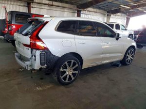 2021 Volvo XC60 Inscription Auto z USA - zdjęcie 4