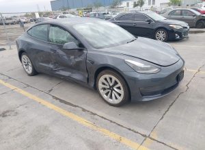 2022 Tesla Model 3 Long Range Auto z USA - zdjęcie 1