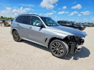 2024 BMW X5 XDrive40i Auto z USA - zdjęcie 1